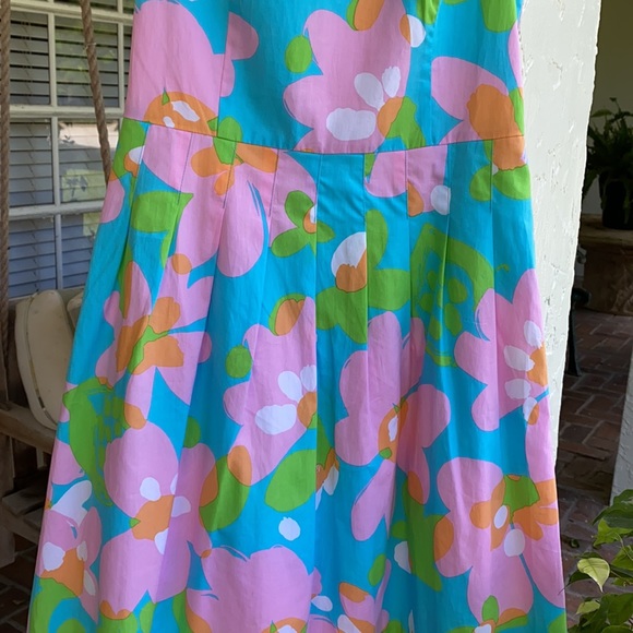 NWOT-Lilly Pulitzer Dress.-NWOT-size-2 worn 1 time. Fabulous fabric - Picture 9 of 15